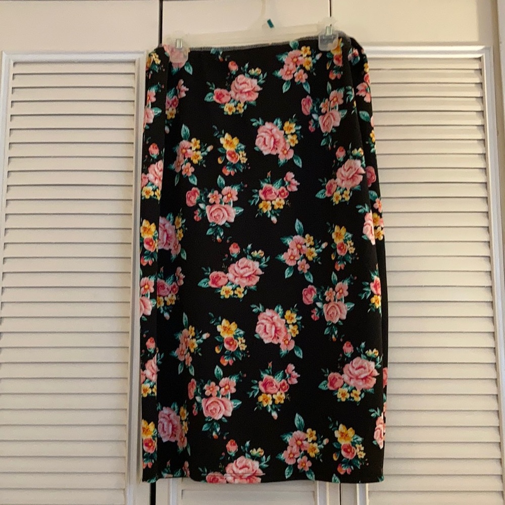 - 2XL Black Floral Stretch Pencil Skirt